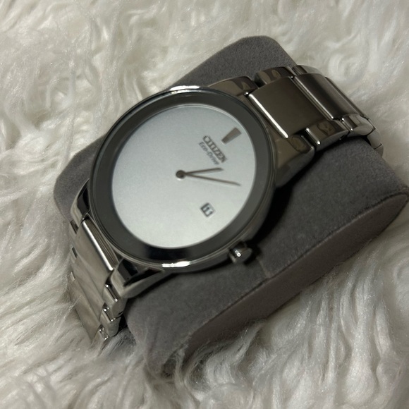 Citizen Silver Tone Men's Watch - Picture 2 of 6